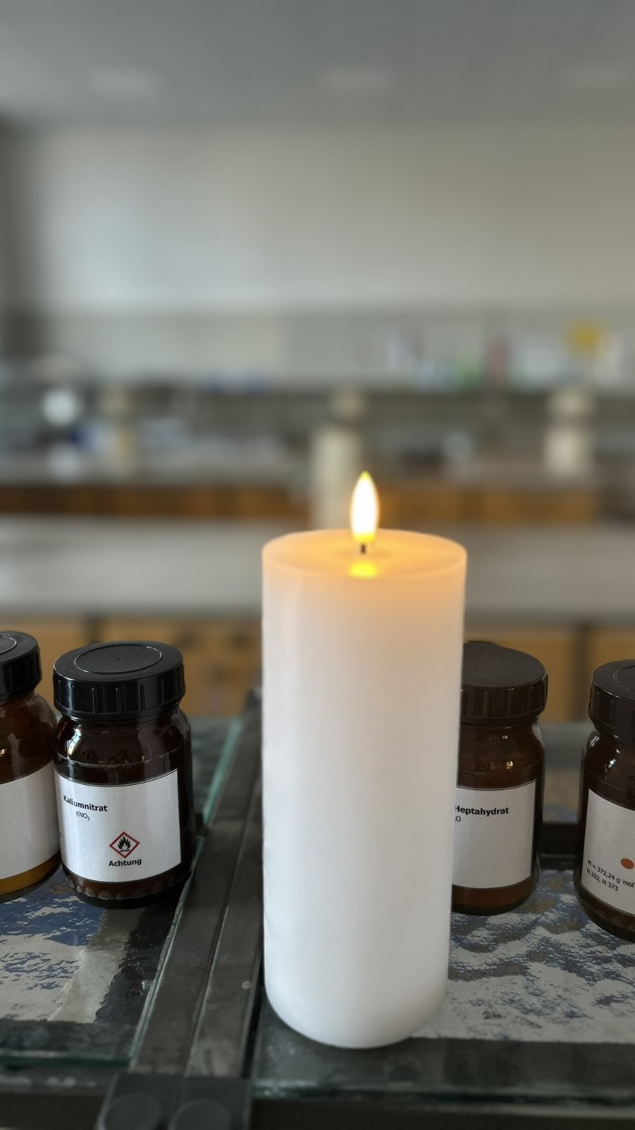 🕯️🌲Euch allen einen schönen 1. Advent!🌲🕯️

Verrückt, wie die Zeit verfliegt - gerade waren doch noch die Blätter an den Bäumen und zack ist alles weihnachtlich. Ein paar Wochen dürft ihr noch flott wichtige Themen für eure #berufliche #Zukunft lernen, bevor es dann weihnachtlich freie Tage gibt. 🙇‍♂️📚👩🏽‍🔬🔬🧪🧫💊⚕️🧴💅🏻 
Ärmel hochkrempeln, Kopf an und los geht es! 🚀🧐

#wirbildenaus #bta #biologischtechnischeassistenten #cta #chemischtechnischeassistenten #pta #pharmazeutischtechnischerassistent #kosmetik #staatlichgeprüft #braunschweig #lüneburg #ausbildungmitzukunft #apotheke #labor #forschung #gesundheit #kosmetikinstitut #berufsorientierung #praktikum #infoabend