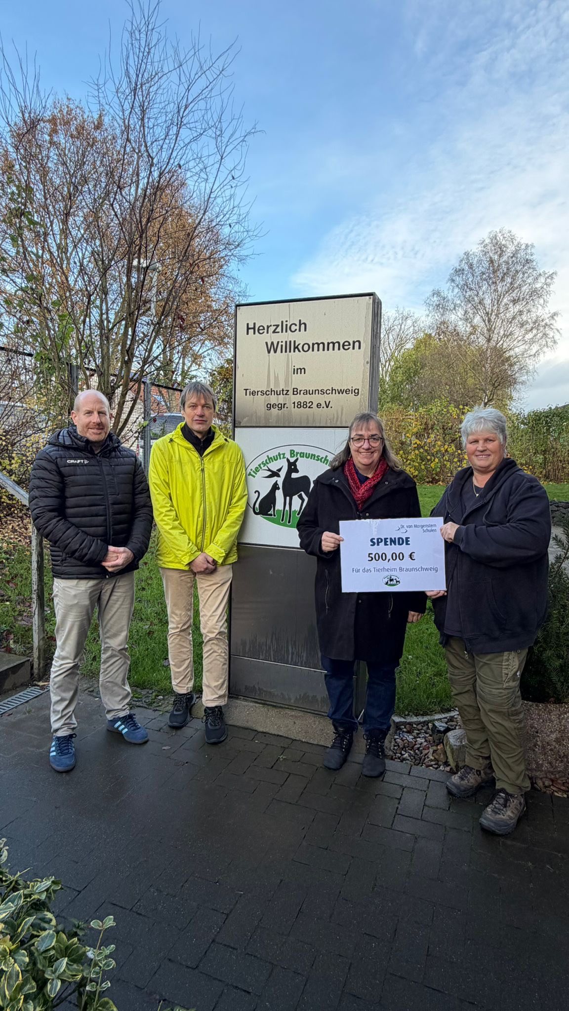 Beim letzten #Winterfest ❄️ in #Braunschweig haben unsere #Auszubildenden gebacken, gebastelt und Spiele organisiert! Alles in Eigenregie! Der #Erlös der Aktionen wird gespendet und die Wahl fiel auf den @tierschutz_braunschweig. 🐕🐈

Eine richtig gute Aktion! 💪🏻

#tuegutesundsprichdarüber #tierschutz #spende #wirbildenaus #pta #bta #cta #kosmetik #derbestemixauspraxisundtheorie #ausbildungmitzukunft #karriere #apotheke #labor #kosmetikinstitut #gesundheit #umwelt #analytik #forschung