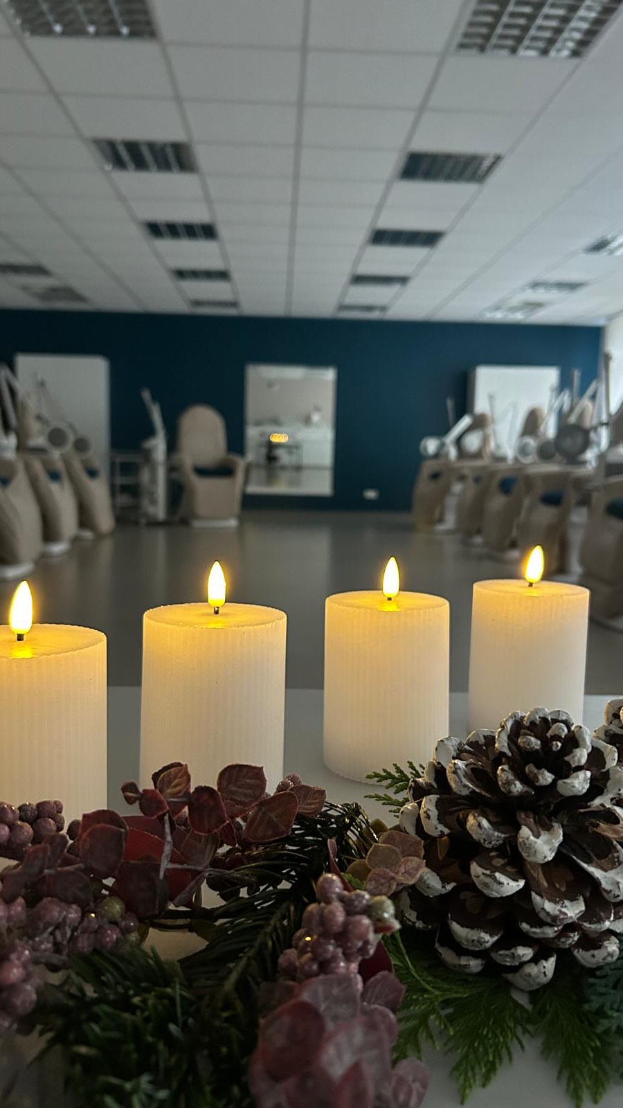 🌟Einen friedlichen 4. Advent euch allen 🕯️🕯️🕯️🕯️🌟

Diesen Sonntag kommt der Gruß aus unserem #Praxisraum der #Kosmetik in Lüneburg! 🧴💅🏻

Staatlich geprüft und in zwei Jahren umfassend ausgebildet - so wirst du zum echten Experten und zur echten #Expertin! 🤩

Die Weihnachtsferien sind eine perfekte Zeit, um deine Zukunft zu planen. Wir bilden dich in vier zukunftsrelevanten Berufen aus. Komm im neuen Jahr zum Info Abend und verschaffe dir einen ersten Eindruck! ℹ️

#wirbildenaus #derbestemixauspraxisundtheorie