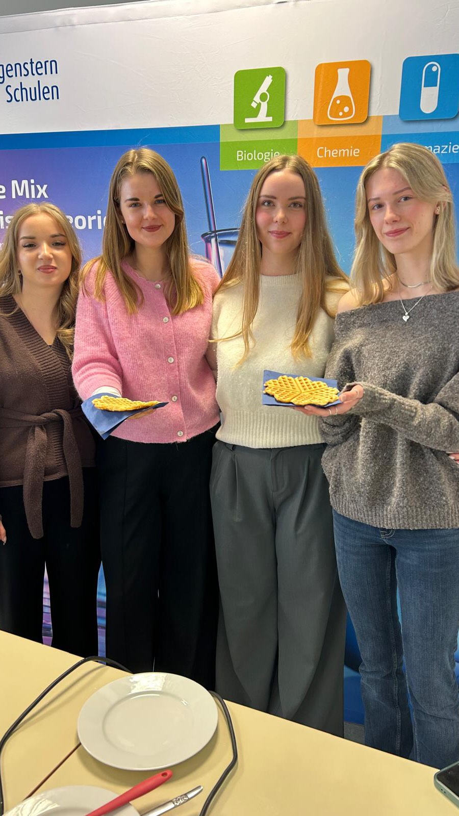 ‼️Jetzt! ++ 14.02. von 10-13 Uhr ++ Tag der offenen Tür ++ in Lüneburg ‼️
Einfach reinschneien ❄️ und mitmachen! Frag uns Löcher in den Bauch, denn er geht um nichts Weniger als deine Zukunft!🚀
#pharmazeutischtechnischeassistenten #PTA
#Kosmetik #staatlichgeprüft
#derbestemixauspraxisundtheorie