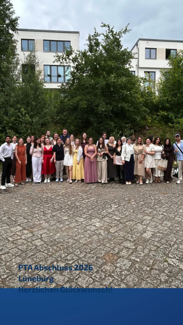 🎓✨ Herzlichen Glückwunsch an unsere frisch examinierten PTAs in Lüneburg! ✨🎓
Mit der feierlichen Zeugnisübergabe beginnt für viele ein neuer, spannender Lebensabschnitt. Wir sind stolz auf eure Leistung und wünschen euch für euren weiteren Weg in der Pharmazie viel Erfolg, Freude und viele besondere Momente! 💙
Ein herzliches Dankeschön geht auch an Eucerin und PTAheute für die tolle Unterstützung und die wertvollen Beiträge, die diesen besonderen Tag mit bereichert haben. 🤝
Wir wünschen allen Absolventinnen und Absolventen einen erfolgreichen Start ins Berufsleben – ihr macht den Unterschied! 💊🌿
#PTA #Zeugnisübergabe #Berufsstart #Eucerin #PTAheute