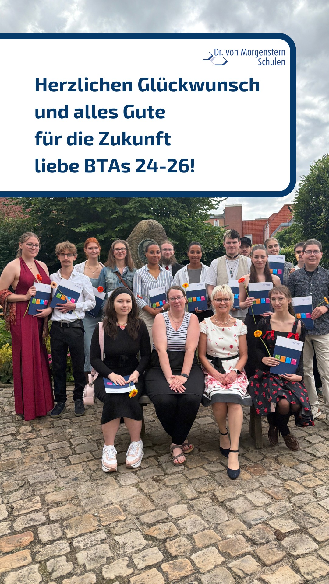 Ein Kapitel geht zu Ende – und das beginnt! 🎓✨
Herzlichen Glückwunsch an unsere BTA-Absolvent:innen! 👏 Ihr habt viel gelernt, Herausforderungen gemeistert und könnt jetzt mit eurem Wissen durchstarten.
Wir wünschen euch für euren beruflichen Weg ganz viel Erfolg, spannende Erfahrungen, Neugier und den Mut, neue Chancen zu ergreifen. 🍀
Lasst euch feiern – ihr habt es euch verdient! 💙
#BTA #Abschluss #Absolventen #Karrierestart #Labor #Zukunft #Ausbildung #NextStep #HerzlichenGlückwunsch