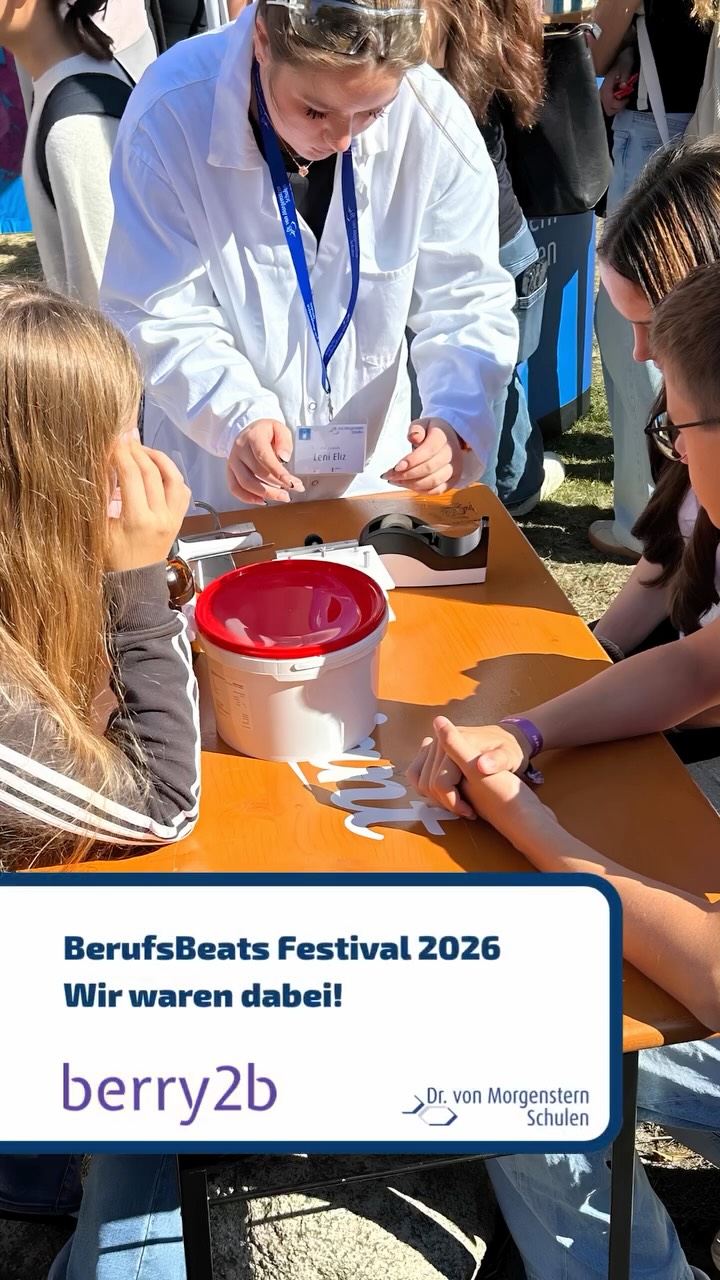 🎉 Wir waren dabei! 🎉
Am 27. & 28.08.2026 waren wir beim BerufsBeats Festival in Lüneburg mit dabei! 🚀
Zwei Tage voller spannender Begegnungen, interessanter Einblicke und jeder Menge Beats – ein tolles Event rund um Berufe, Ausbildung und Zukunft. 🎶✨
Danke an alle, die vorbeigeschaut und mit uns den Austausch gesucht haben! 💬🙌
#BerufsBeats #Lüneburg #Ausbildung #Zukunft #PTA #Kosmetik
